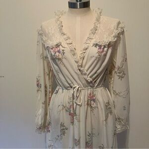 VTG Gilead Ivory Babydoll Nightgown Long Floral Lace Neck Cuffs Sz. S Romantic